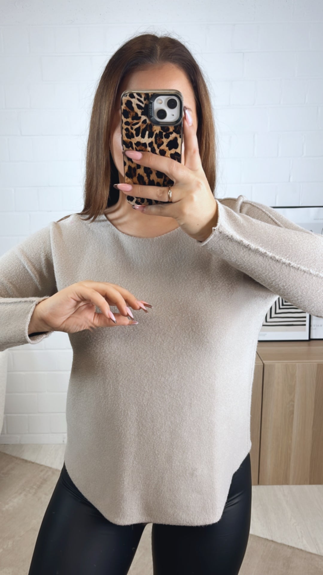 RUNDAUSSCHNITT Leichter, super weicher Pullover / light schlamm Art. 12974