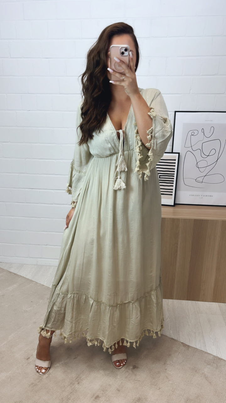 Vokuhila Kleid mit Glitzer Applikationen / soft salbei Art. 10653