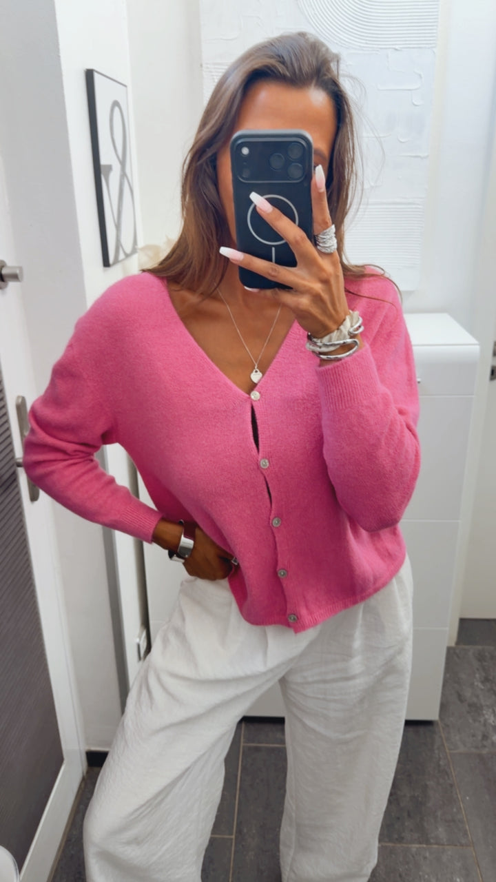 Weiche Strickjacke mit V-Ausschnitt, kleine Knöpfe / pink - beere Art. 16115