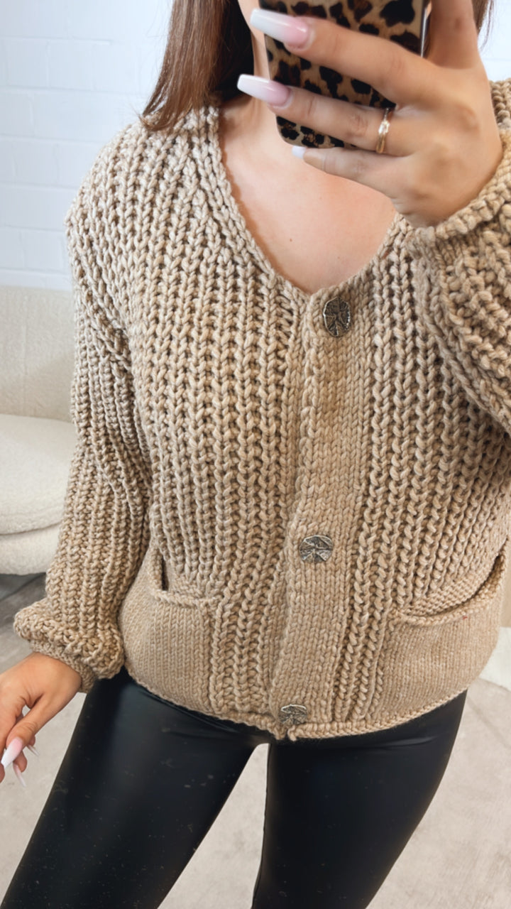 grober, kurzer Strick Cardigan, große Knöpfe, Taschen / camel Art. 12447