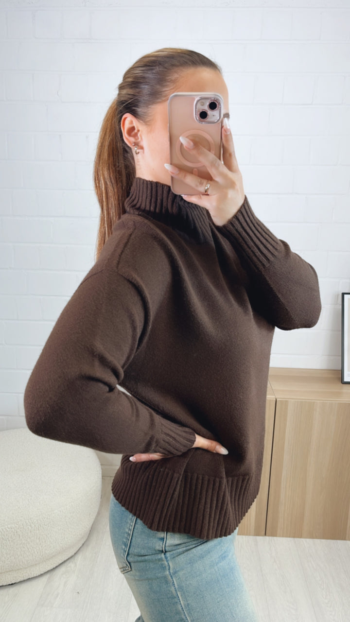 Stehkragen Pullover, gerippter Kragen und Bund / dunkel braun Art. 9798