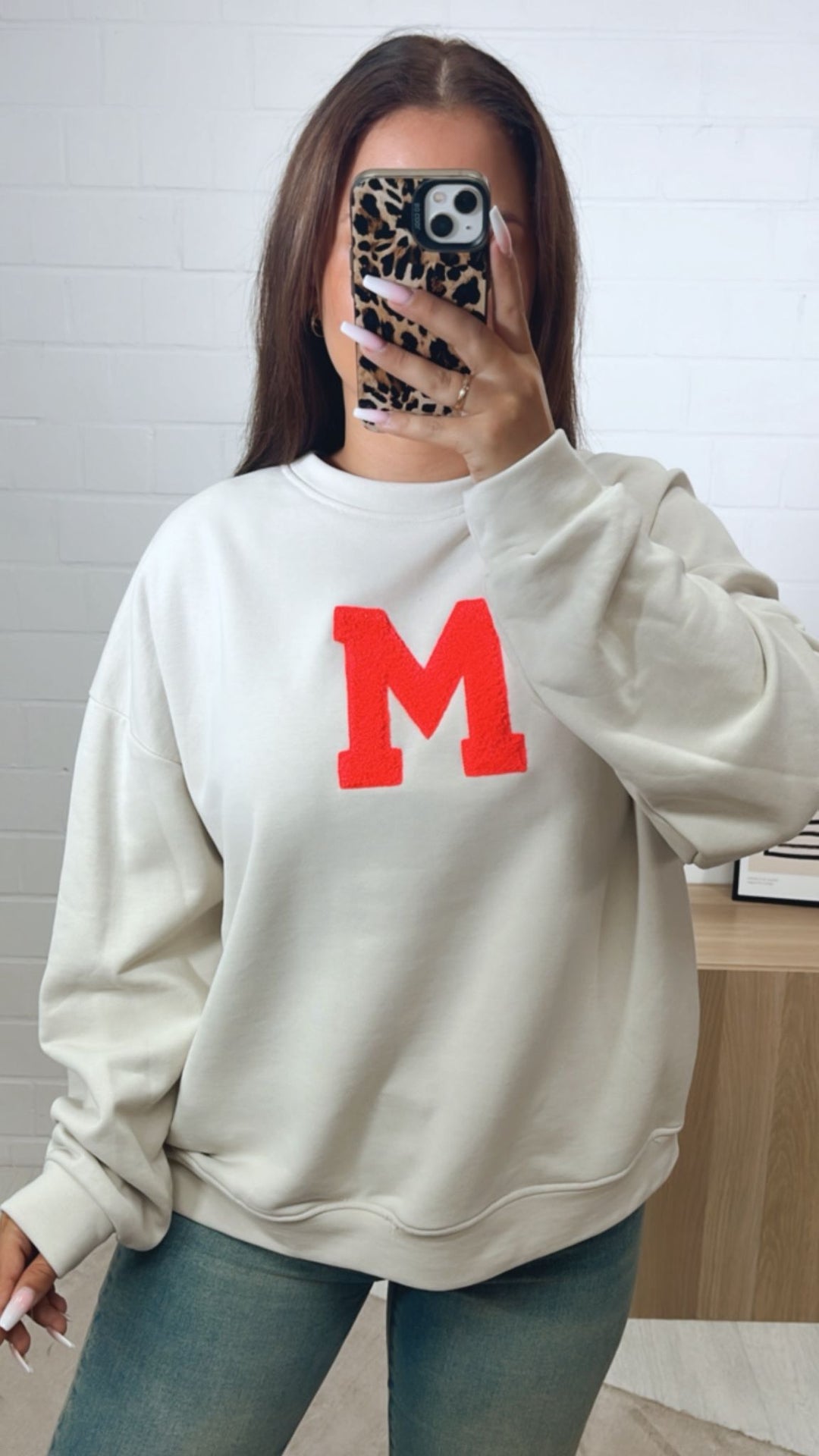 Sweater mit "aufgesetztem M" / beige-neon pink Art.12274