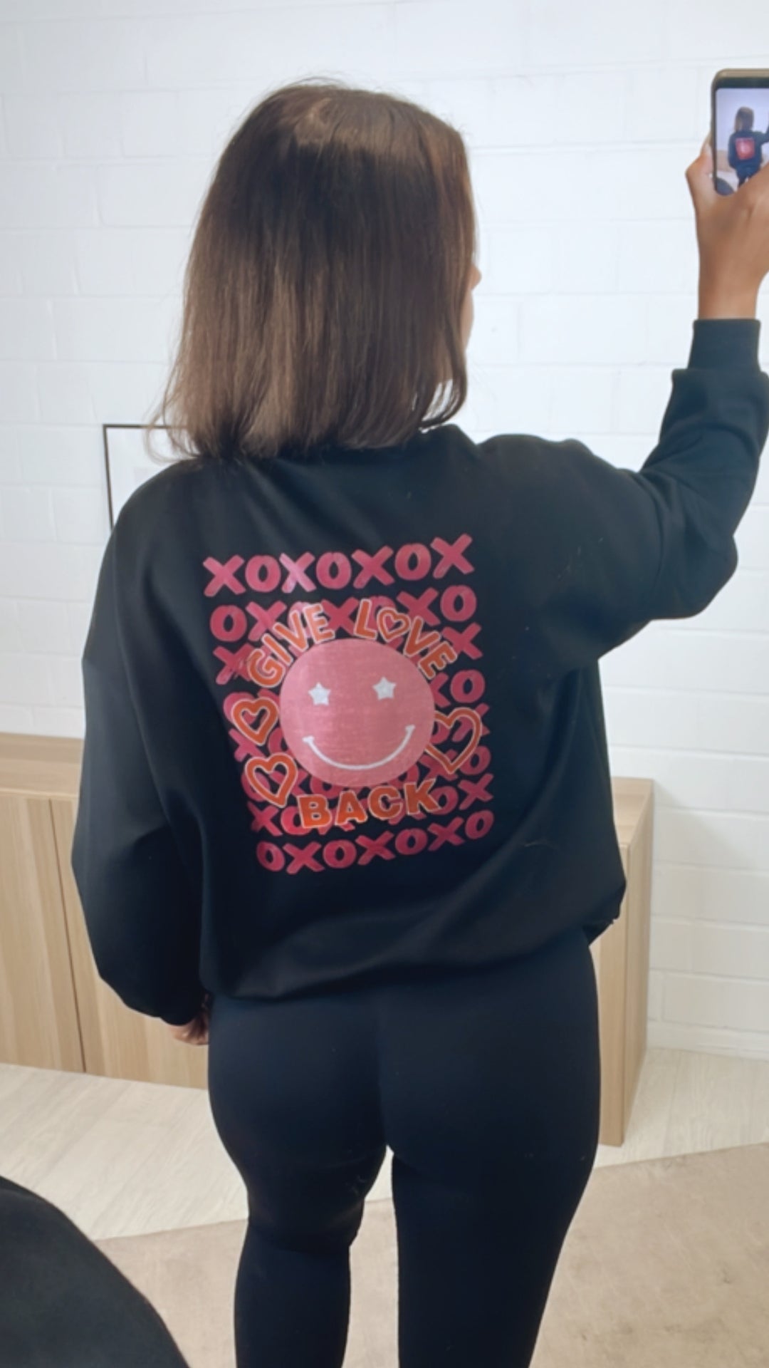 Sweater " GIVE LOVE BACK " / schwarz Art. 10836
