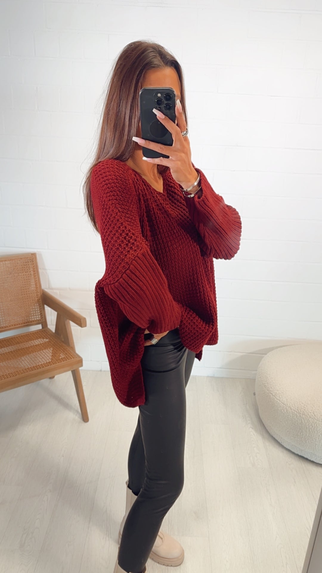 grober Strick Pullover, engere Ärmel, V-Ausschnitt / bordeaux rot Art. 7780