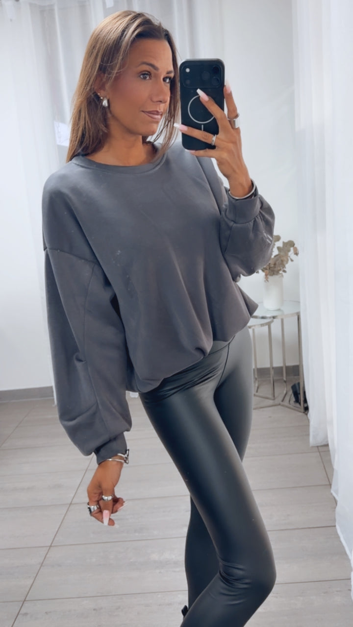 Softer  " Butter Stoff " Sweater, raffinierter Schnitt am Bund / dunkel grau Art.16283