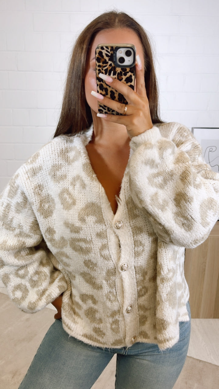 LEO Strick Cardigan mit goldenen Knöpfen / wollweiss - beige  Art. 11047