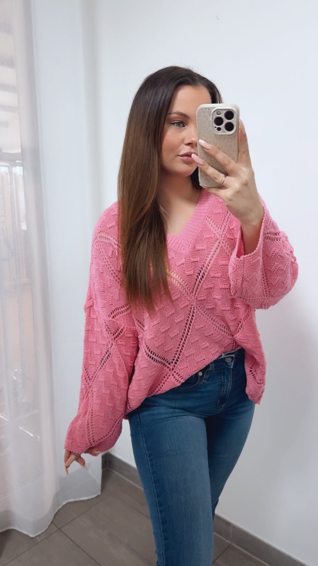 Lochmuster Pullover mit V-Ausschnitt / pink Art. 14485