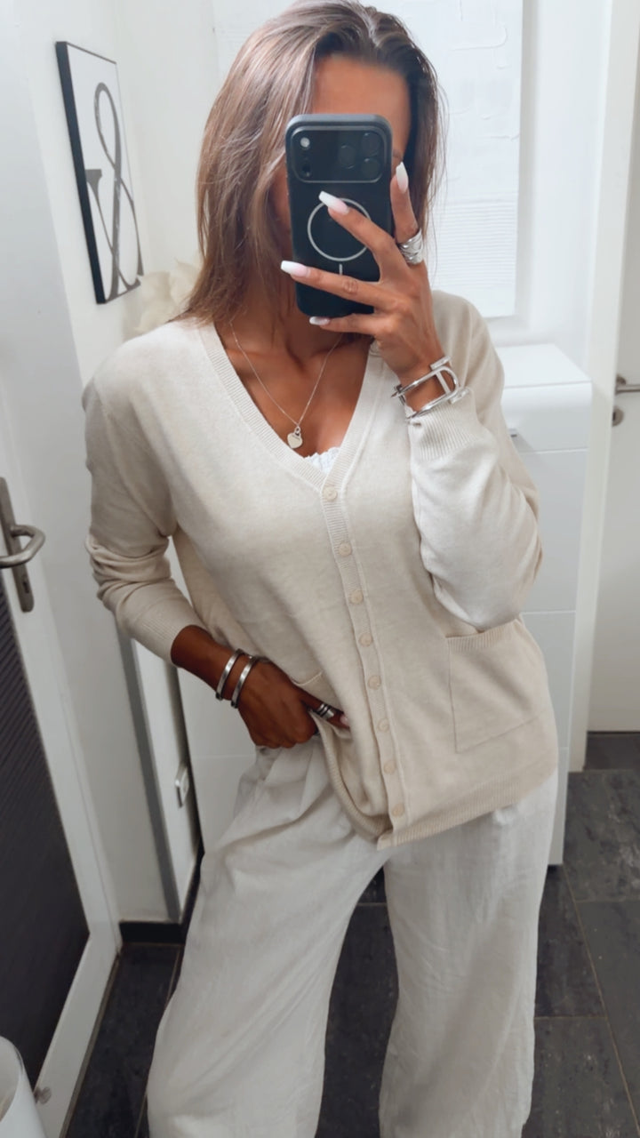 Feinstrick Cardigan mit Taschen auf der Vorderseite / beige Art.15683