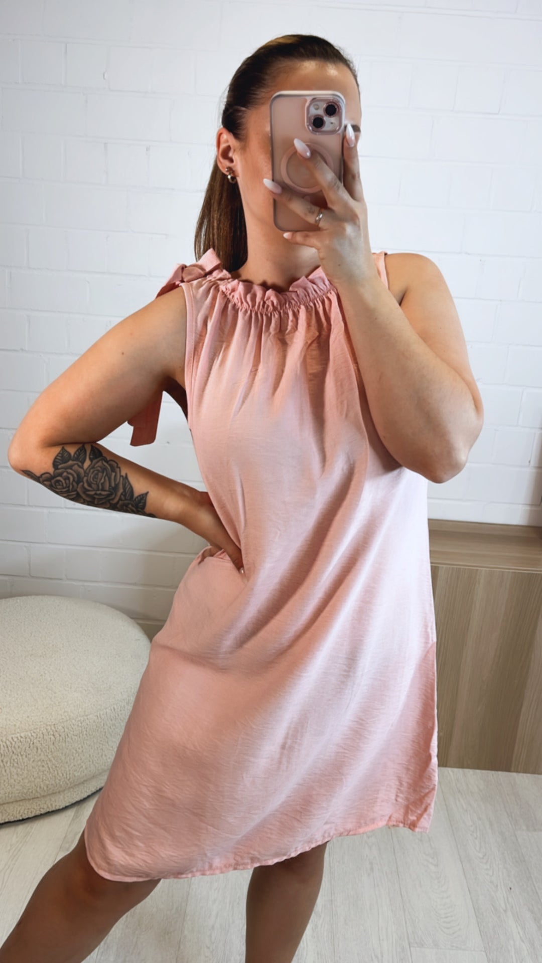 luftiges Kleid / Hängerchen mit Volant-Ausschnitt / rosa Art. 9746