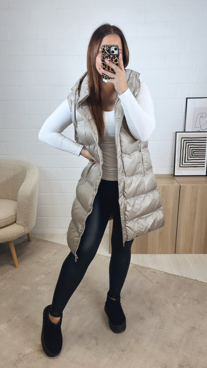 Weste in matt - glänzender Optik / light taupe Art. 12938