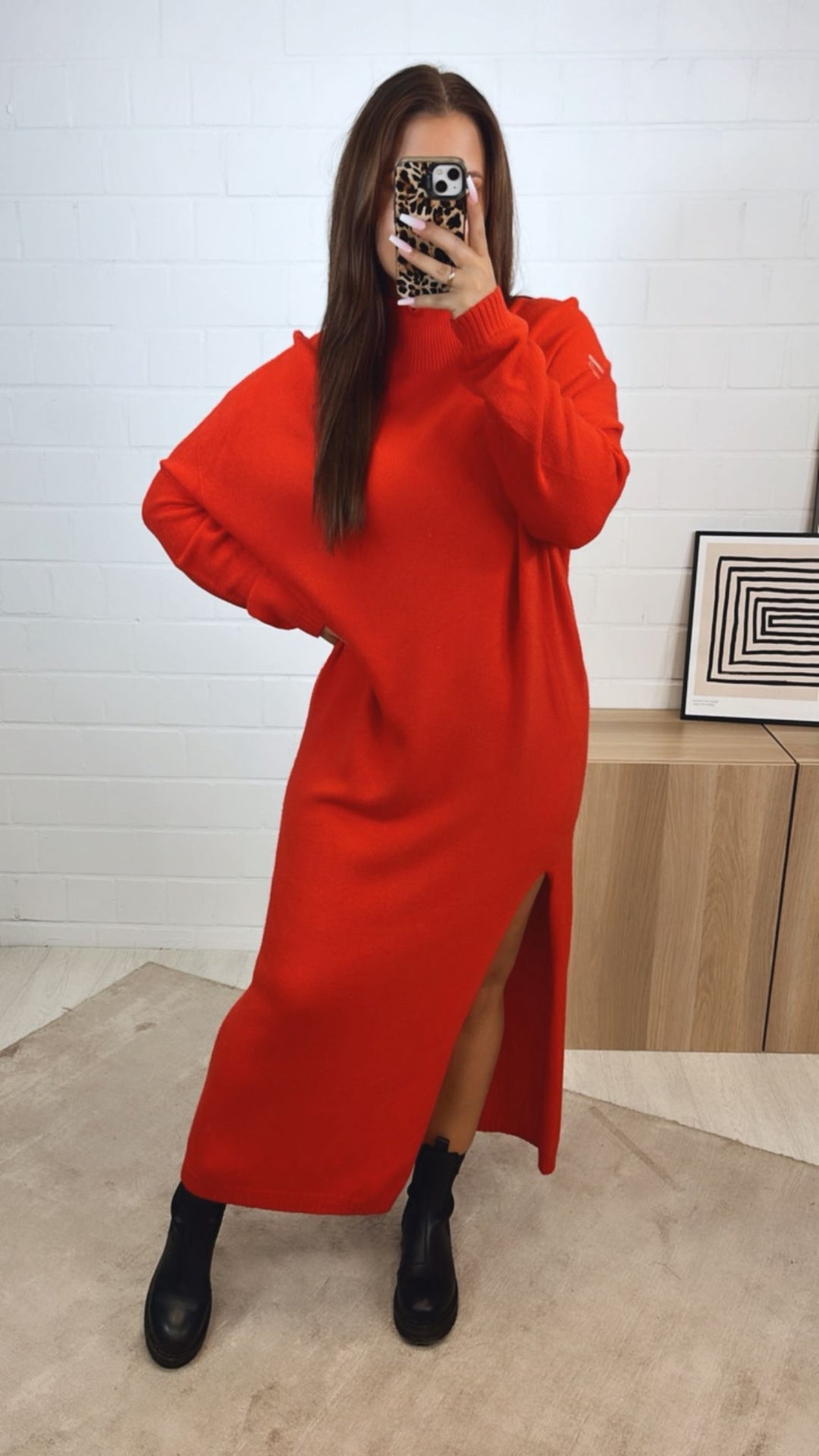 MAXI - feines Strickkleid mit leichtem Stehkragen und Schlitz / rot Art.122336