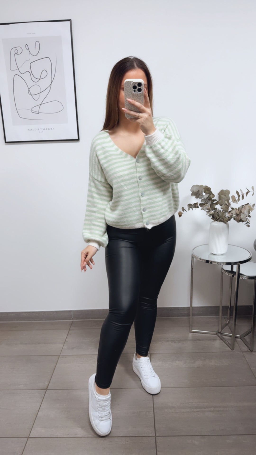 gestreifter Cardigan, Perlmutt Optik Knöpfe / mint - wollweiss Art. 13346