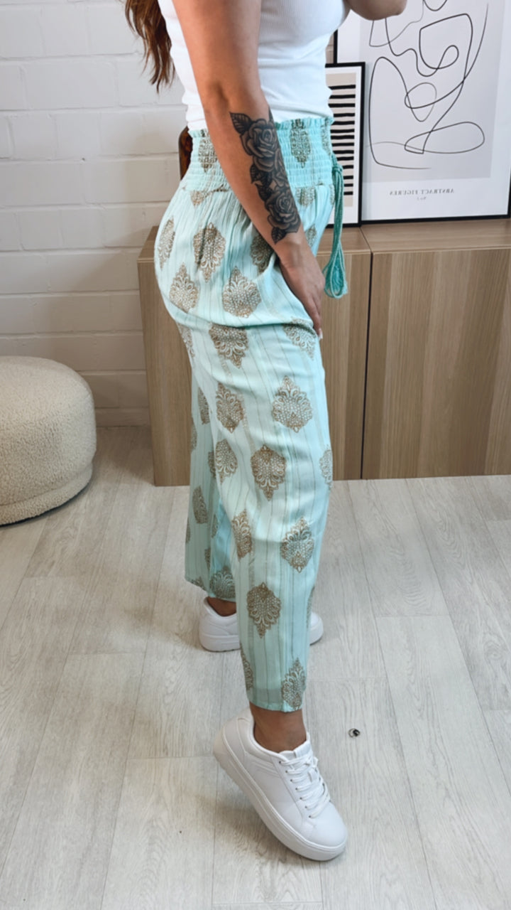 luftige Hose mit goldenen Akzenten / soft aqua Art. 9578