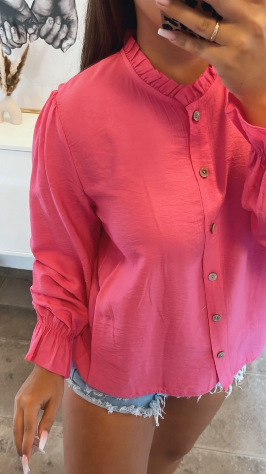 schmale Bluse mit Volant Ausschnitt / pink Art. 10788