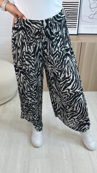 Plissee Hose im Zebra - Look / schwarz - creme Art. 9730