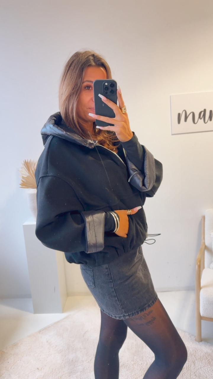 TREND Loose Fit Jacke in Velours Optik, abgesetzte Kapuze / schwarz Art. 12759