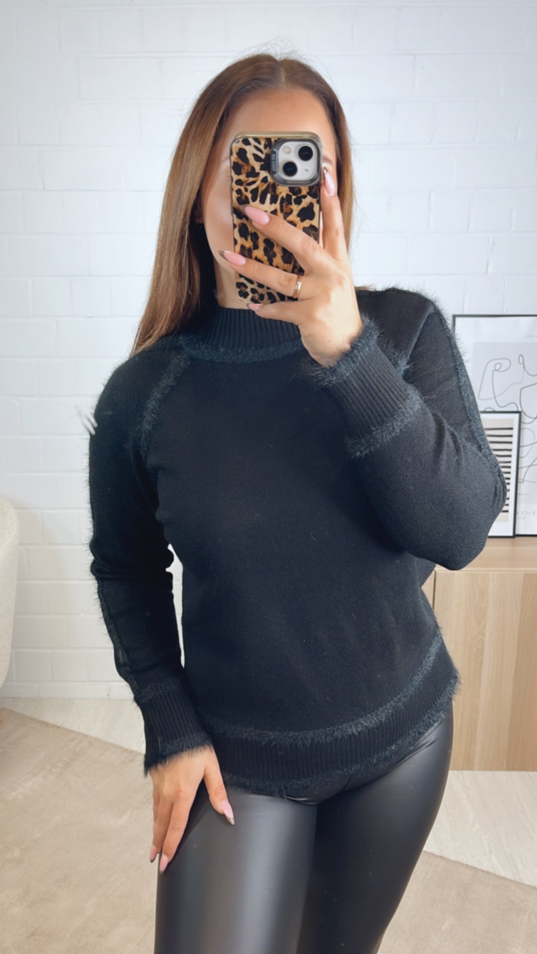 Pullover mit flauschigen Nähten / schwarz Art. 13035