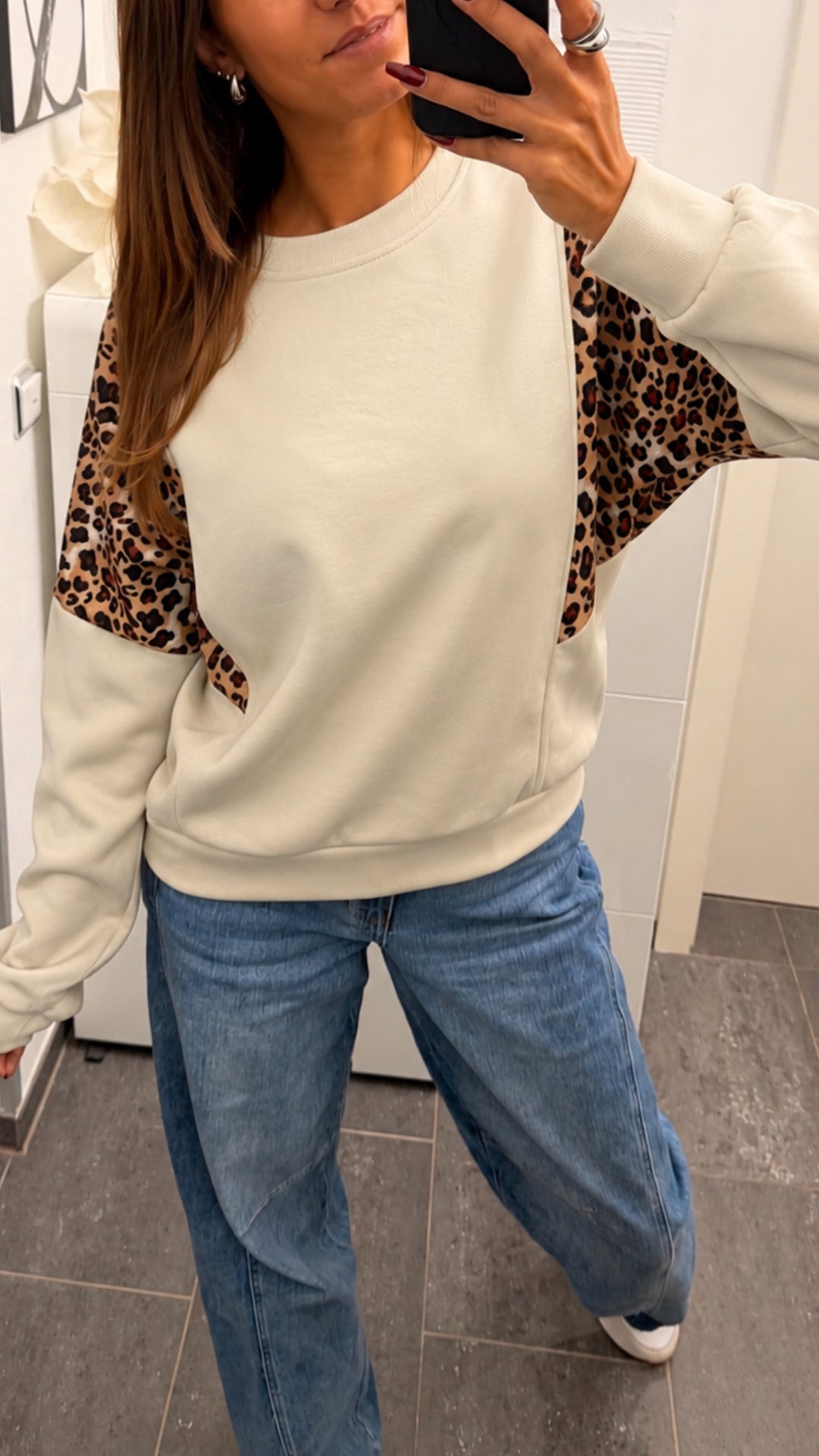 Sweatshirt mit Leo Details an den Armen / creme - leo Art. 16636