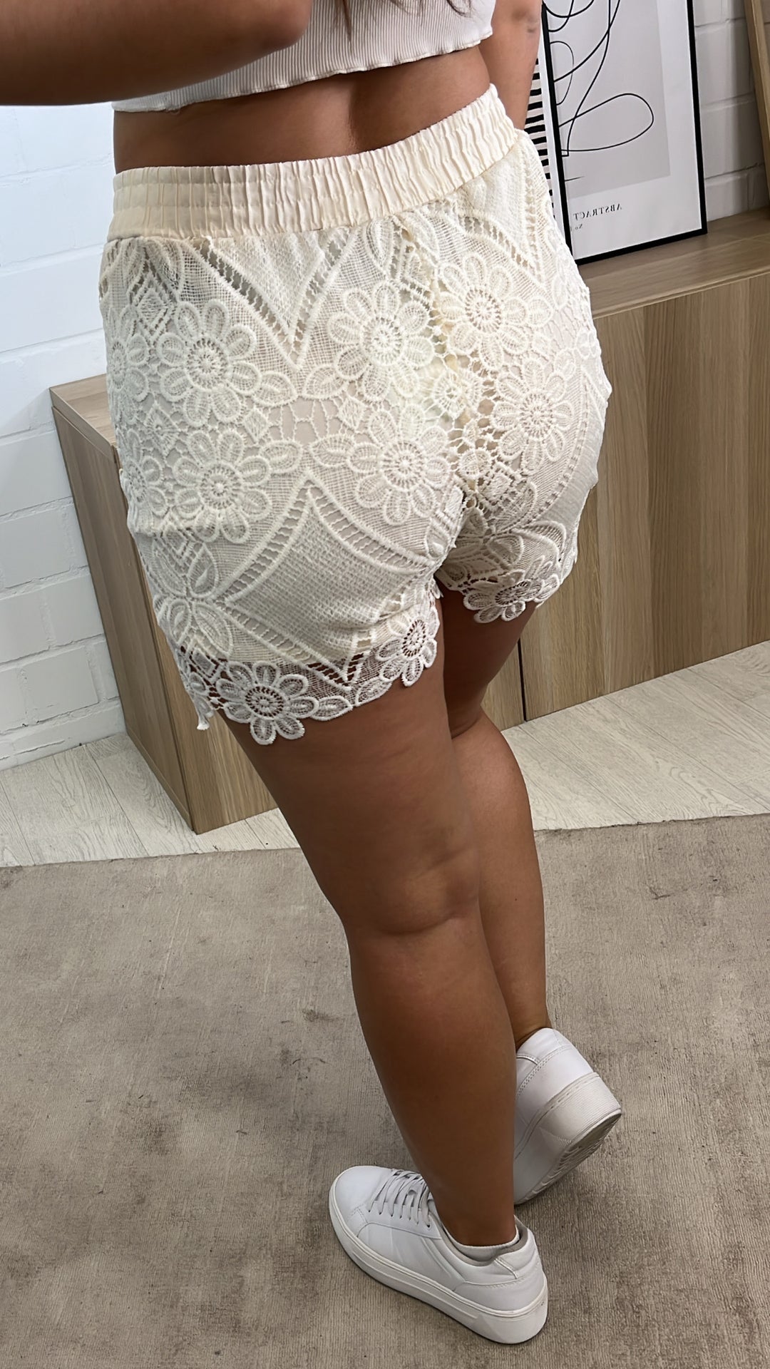 kurze, luftige Hose, Blumen und Rauten / beige Art. 10134
