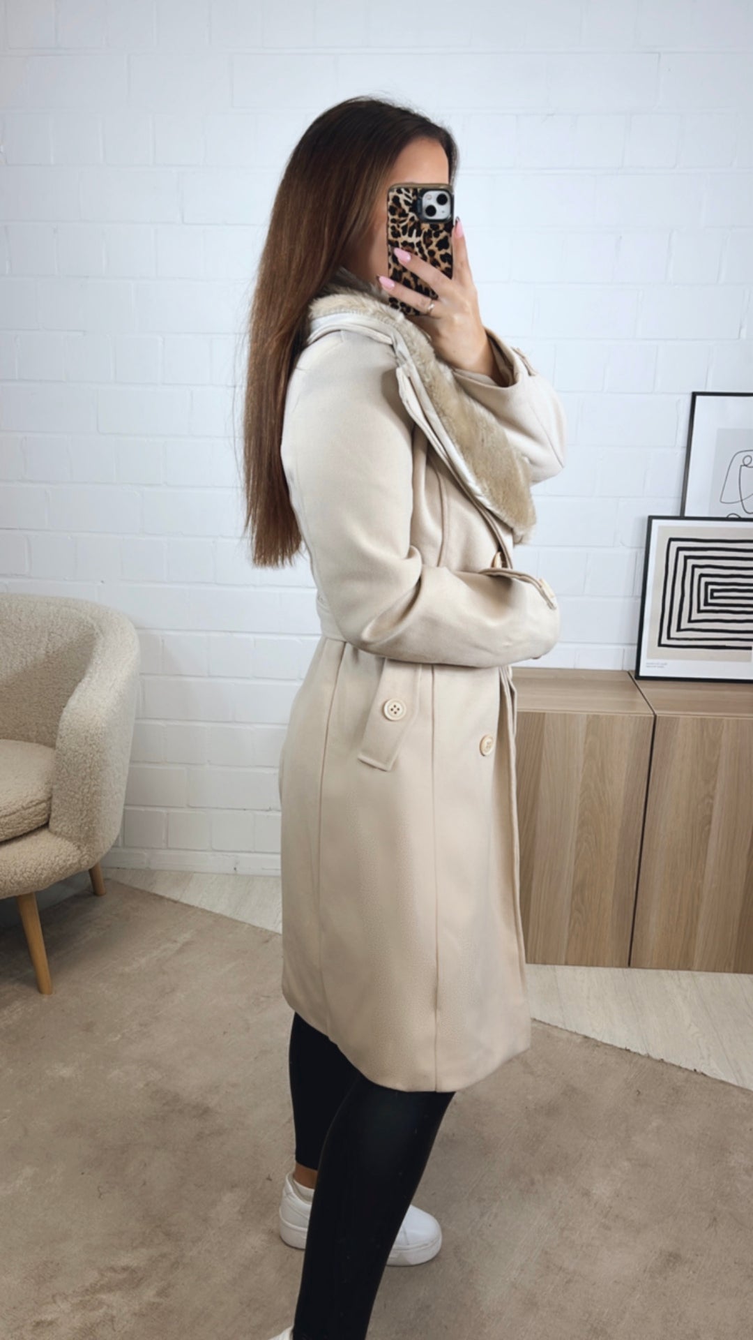 Mantel mit flauschigen, abnehmbaren Kragen / creme Art. 12841