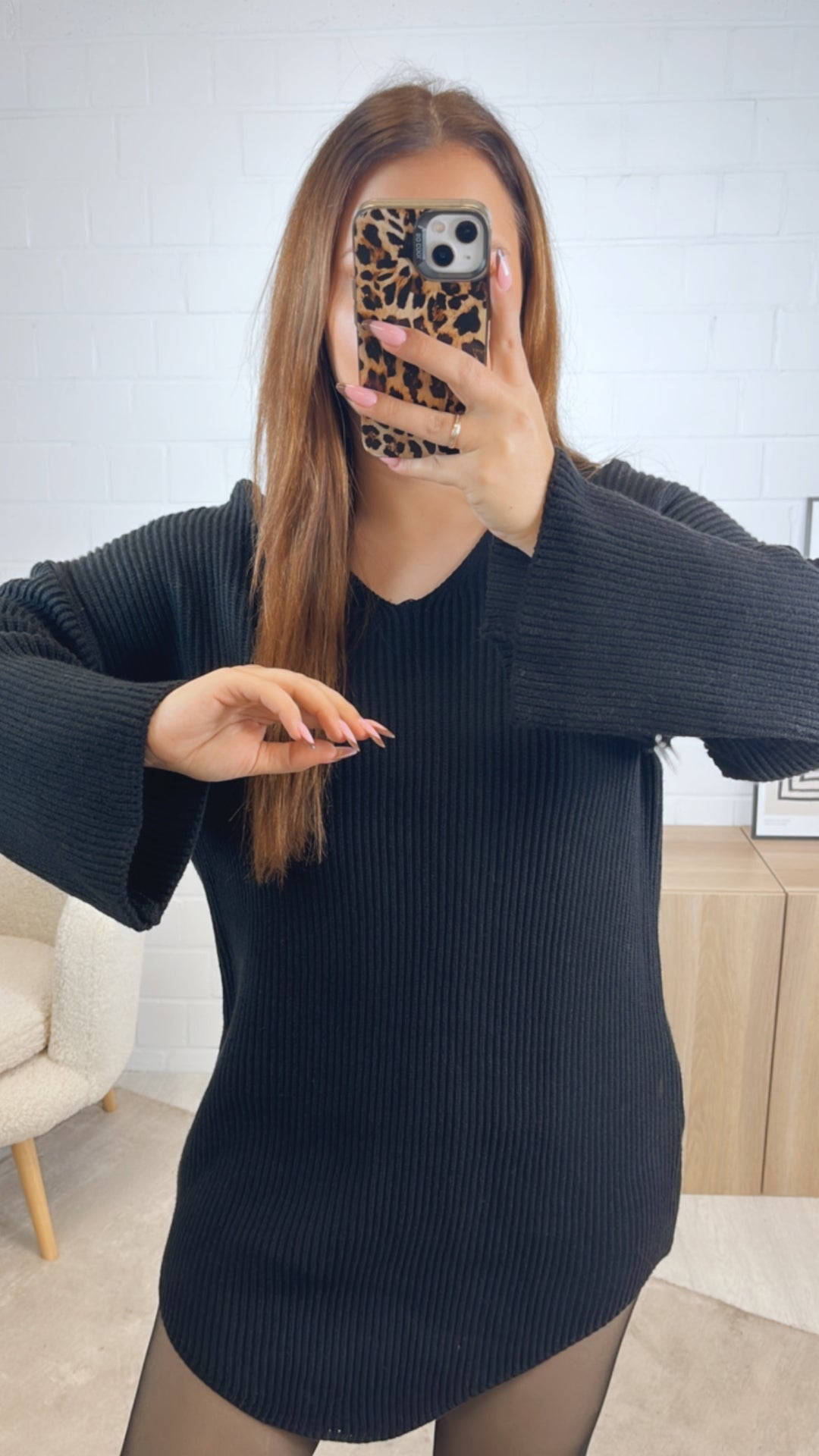 gradliniges Strick Kleid mit weitem Arm, V-Ausschnitt / schwarz Art. 12771