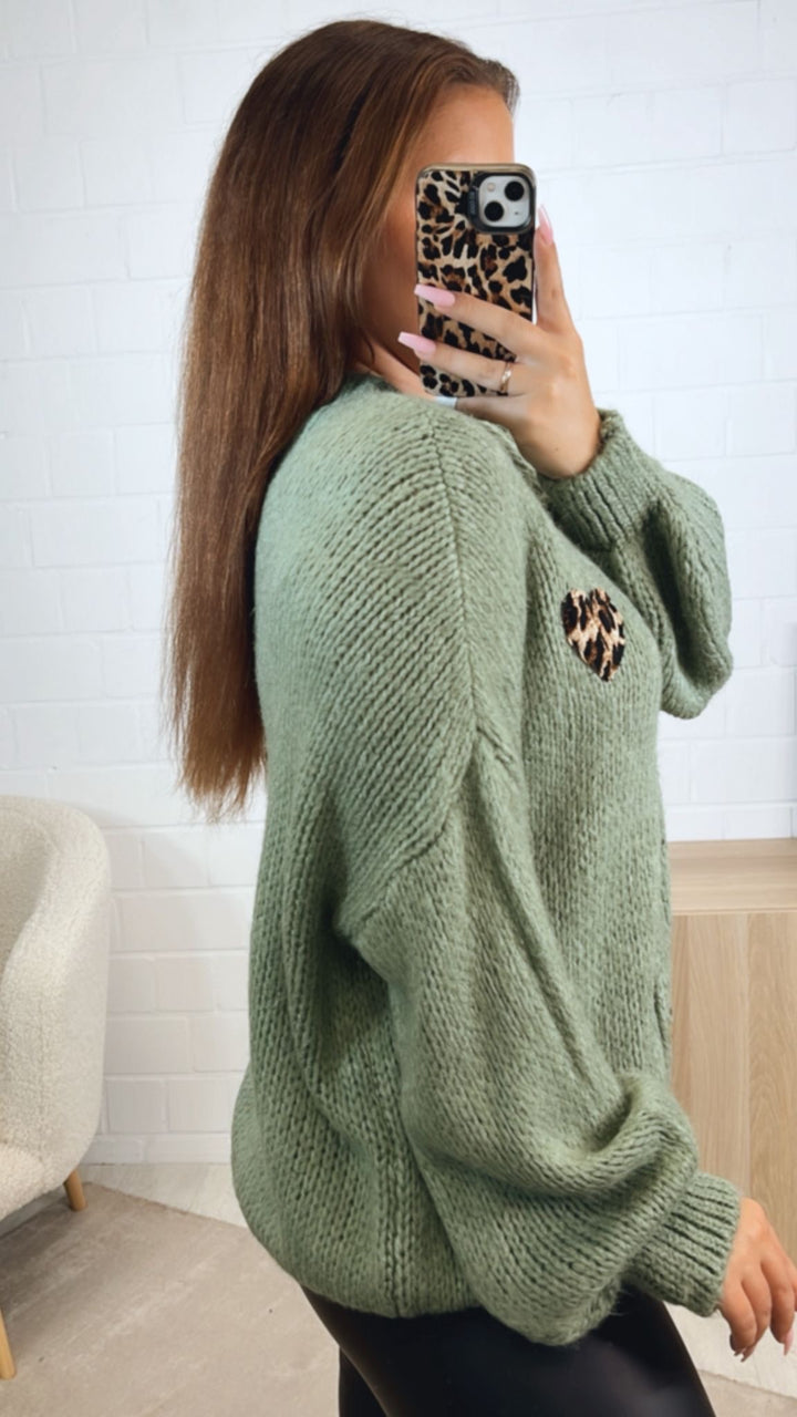 Strick Cardigan mit Leo Herz / khaki - salbei Art. 12530