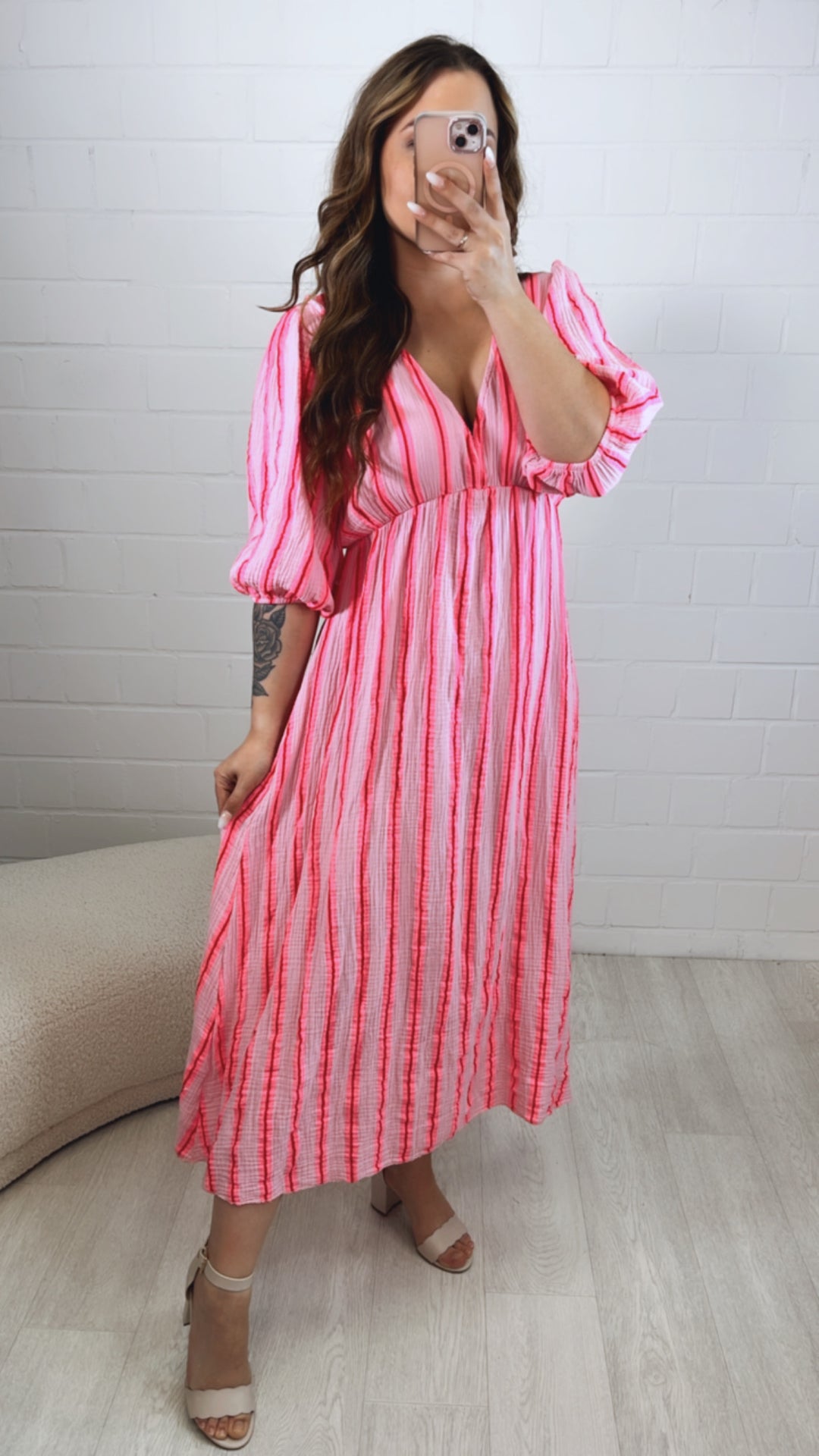 STREIFEN (Midi-) Musselin Kleid, V-Ausschnitt, 3/4 - Ärmel / rosa - neon pink - rot Art. 10005