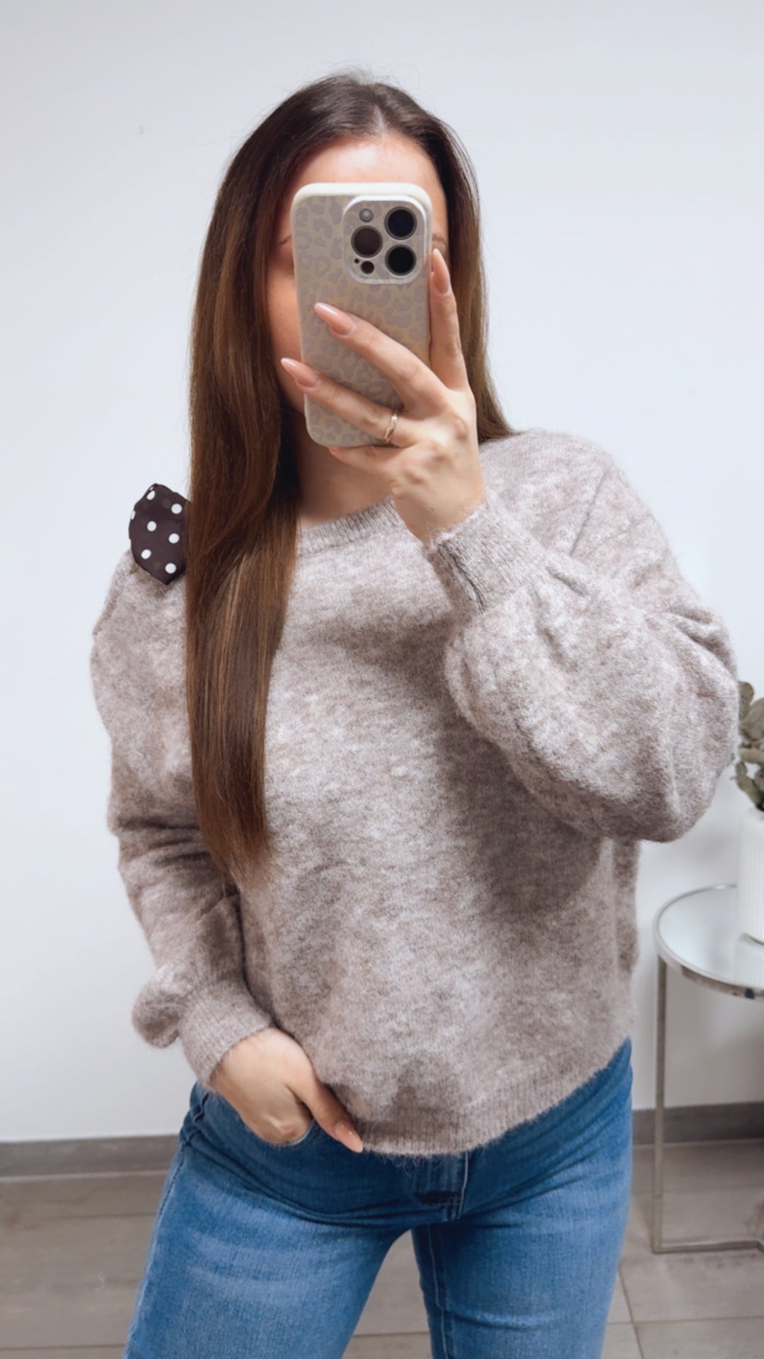 ONE SHOULDER Pullover, Punkte Schleife / taupe - creme meliert Art. 13815