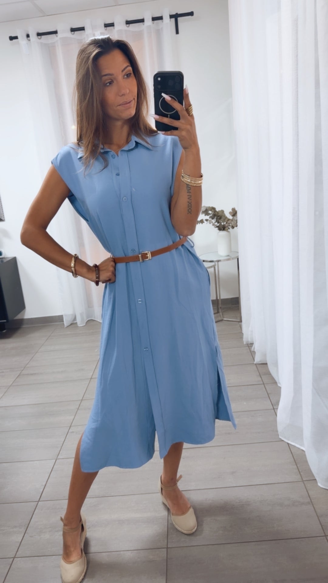 Ärmelloses Blusen Kleid mit Taillengürtel / tauben blau Art.15113