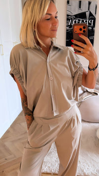 elegante Kurzarm Bluse mit Raffärmeln / beige Art. 15456