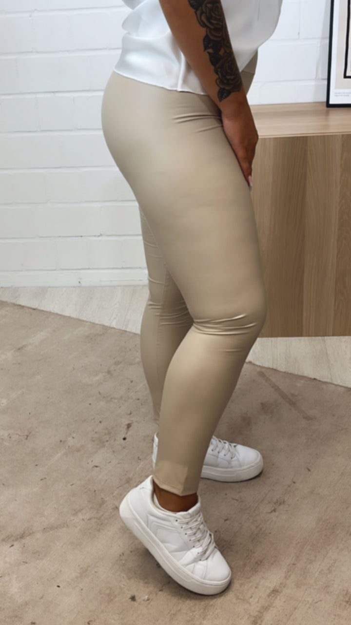 DÜNNE High Waist Lederlook Leggings / helles beige Art. 11238