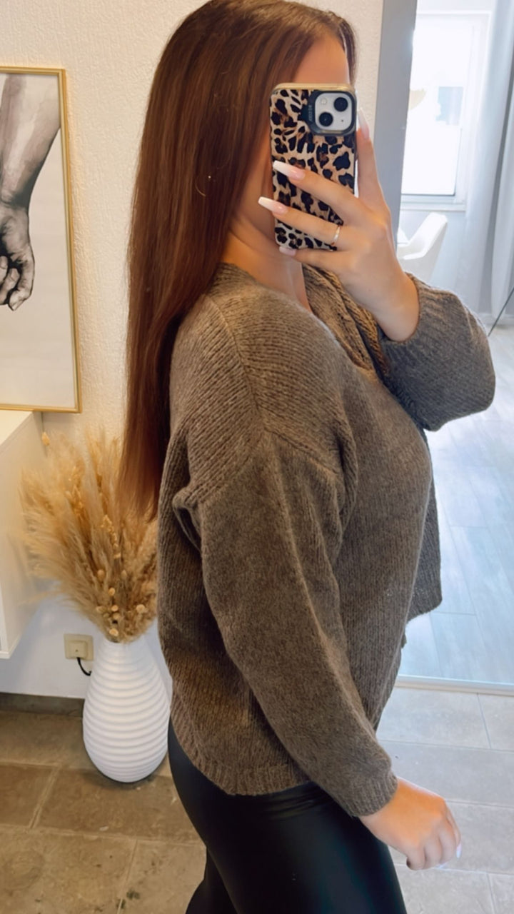 schlichter Strick Cardigan mit Perlmutt Knöpfen / braun meliert Art. 12417