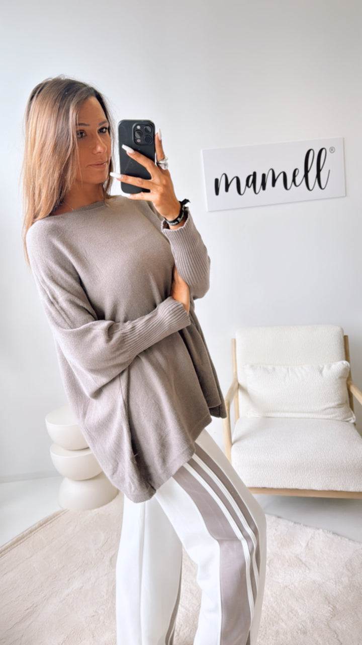 ultra weicher Pullover mit Fledermausärmeln / dunkles taupe Art. 8704
