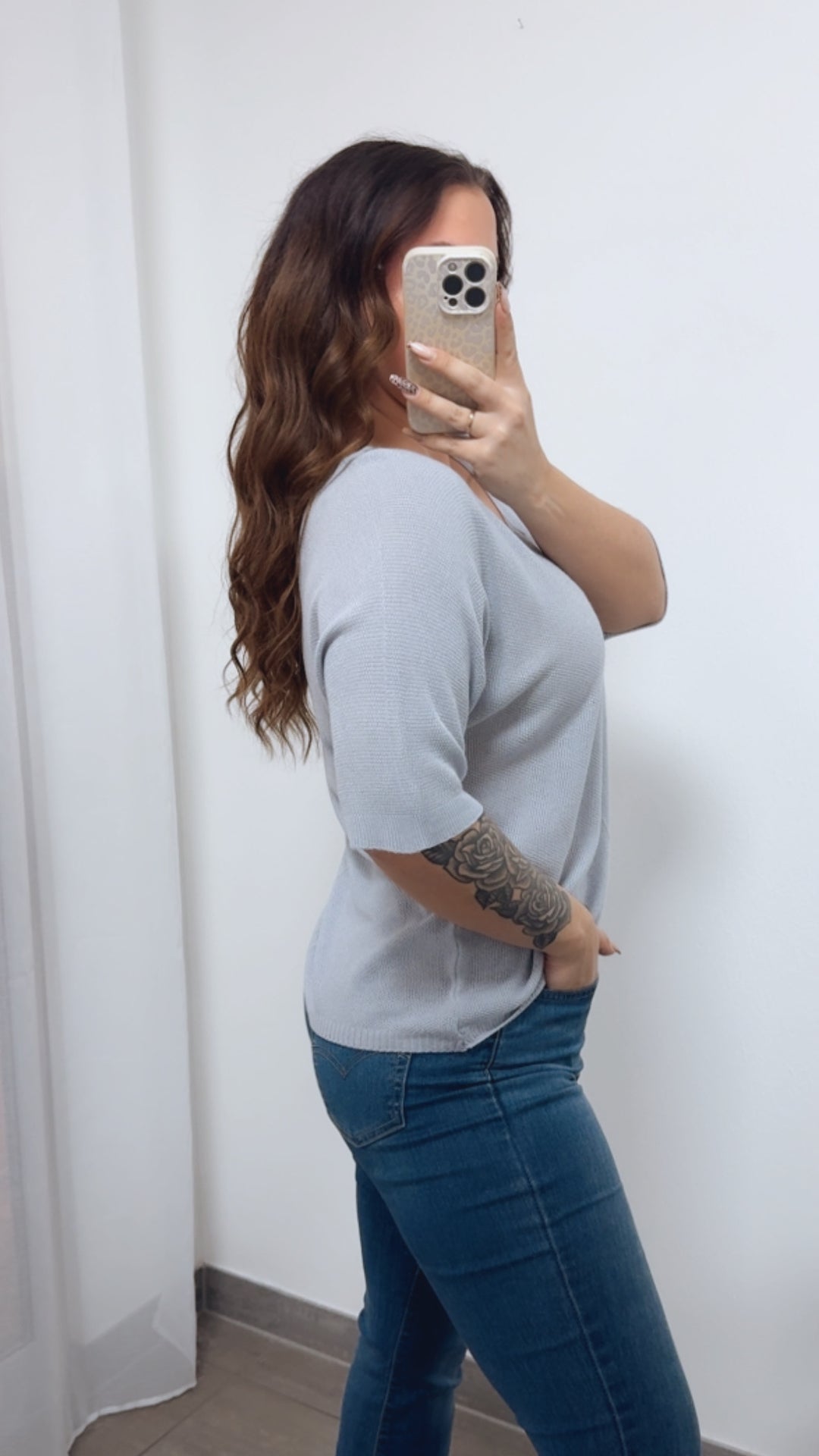 feines Strick Oberteil mit kurzen Armen / hell grau Art. 14290