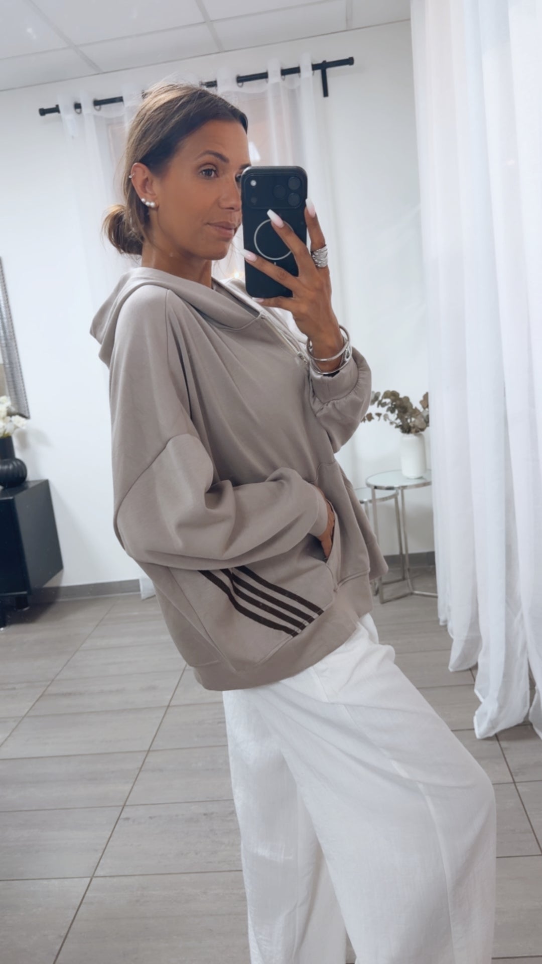 Oversize Zip-Hoodie mit Kapuze und seitlichen Streifen / taupe - braun Art.15605