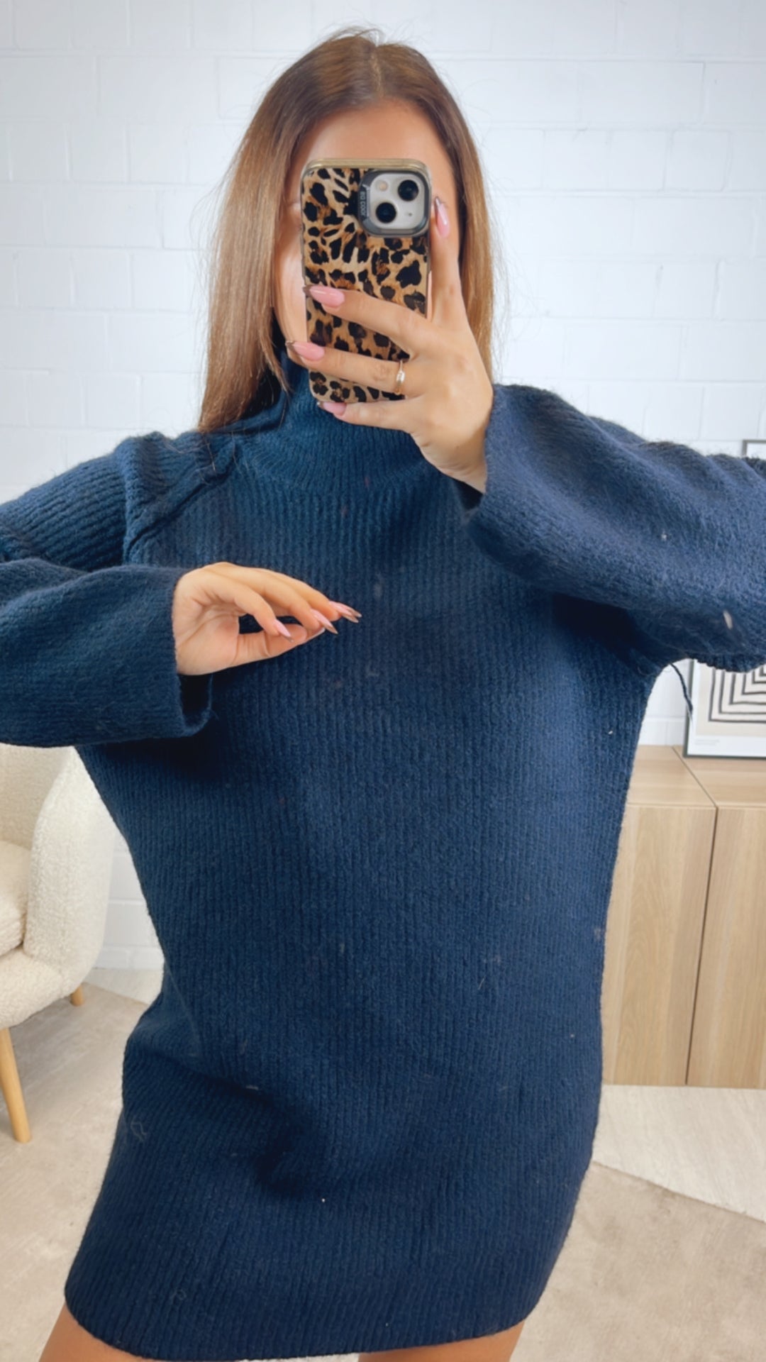 gradliniges Strick Kleid / Long Pullover mit weitem Arm, Stehkragen / dunkles marine blau Art. 12819