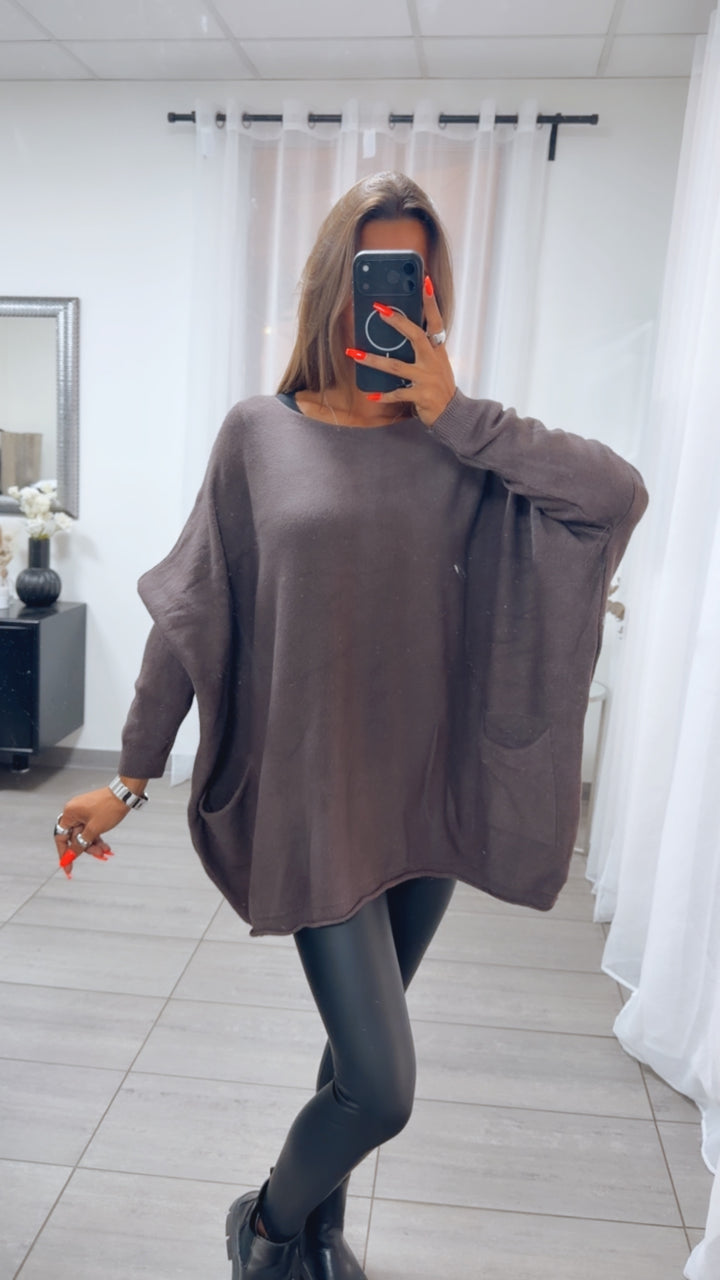 weicher Pullover mit Fledermausärmeln, Taschen / aschiges braun Art. 13090