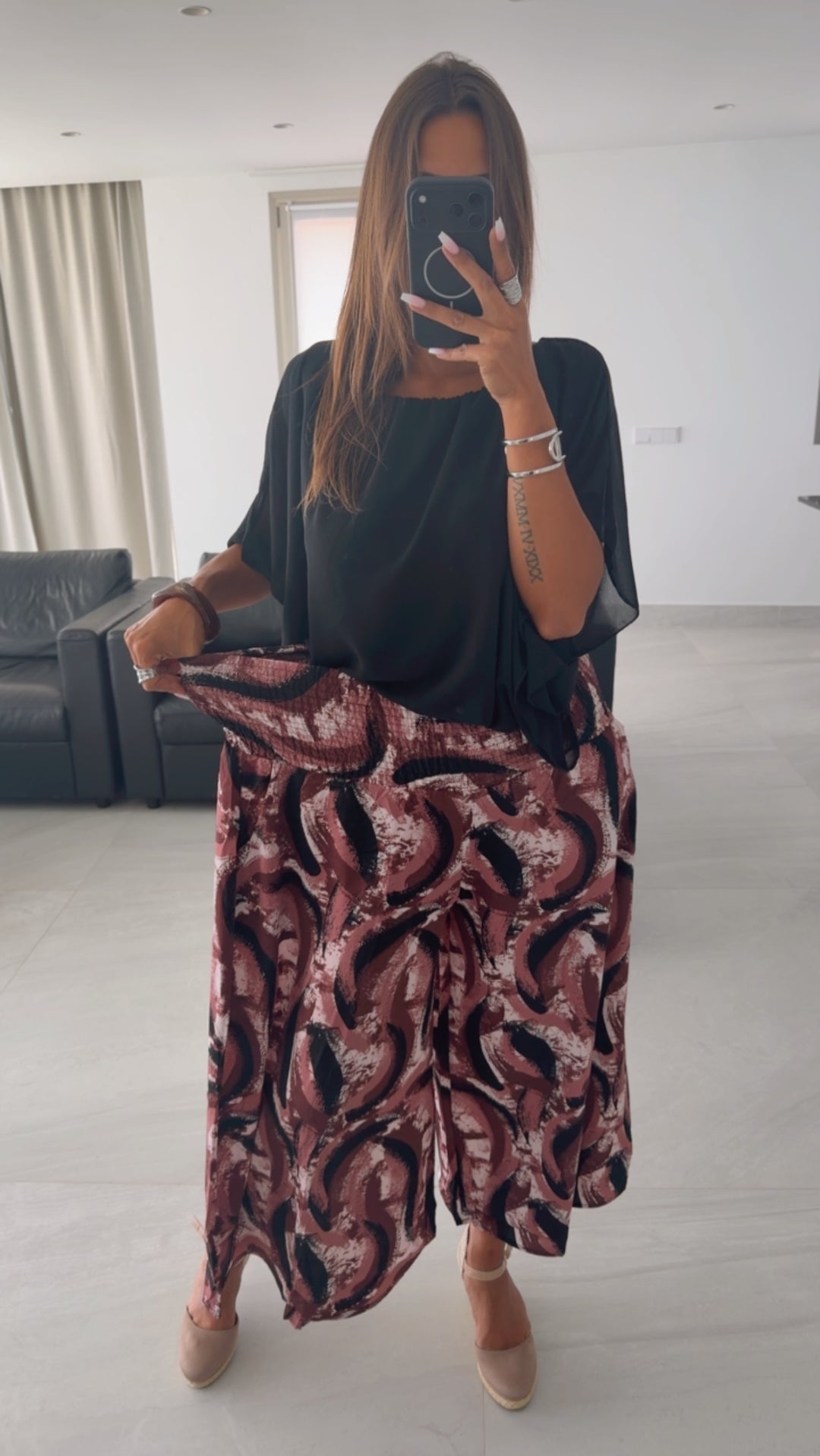 SMOK BUND Midi Palazzo Hose mit abstrakten Print / bordeaux - schwarz - weiss Art. 15906