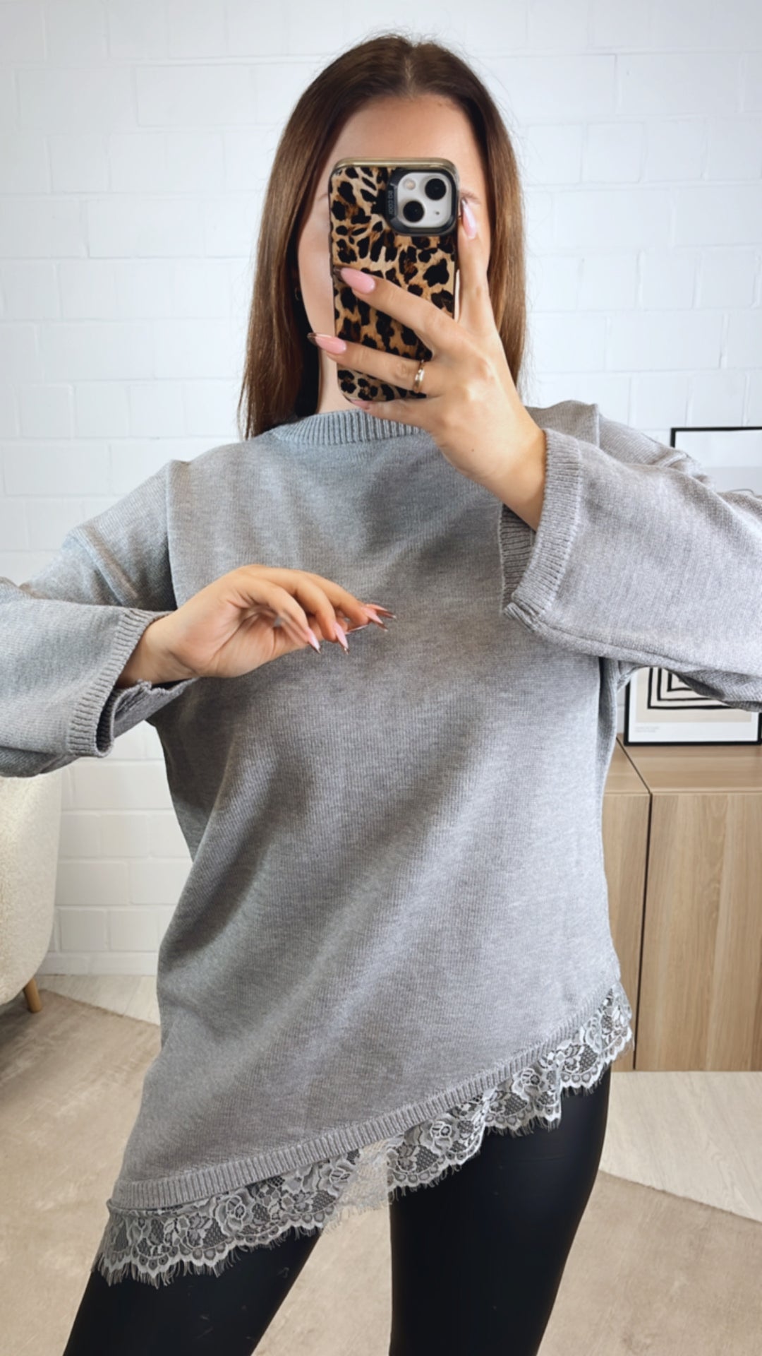 SPITZE asymmetrischer Pullover / grau Art. 13028