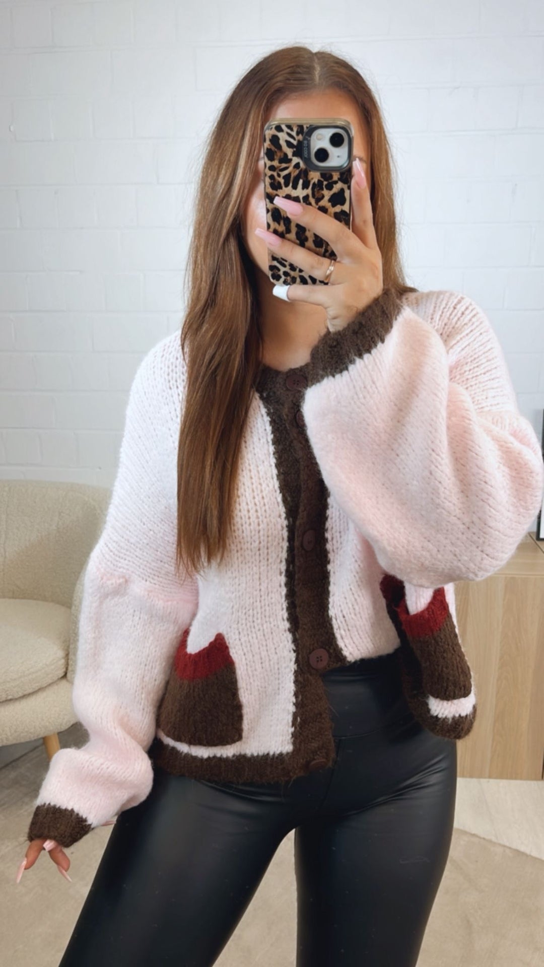 dreifarbiger Cardigan / soft rosa - dunkel braun - bordeaux rot Art. 12498