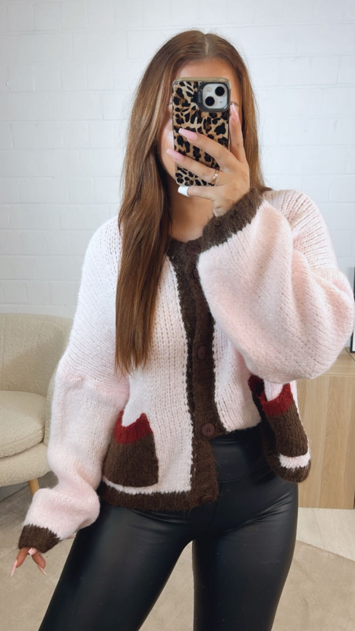 dreifarbiger Cardigan / soft rosa - dunkel braun - bordeaux rot Art. 12498