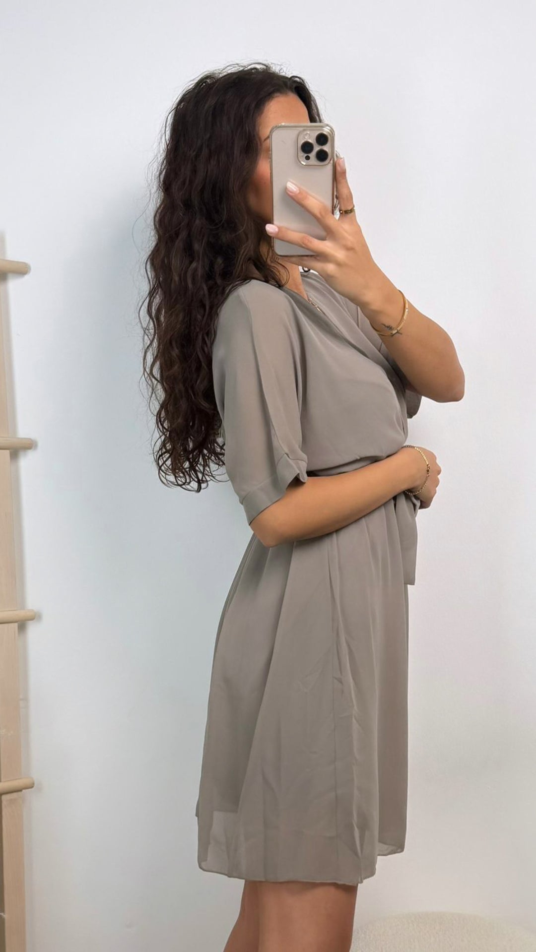 CHIFFON Kleid mit kurzen Ärmeln / taupe Art.15136