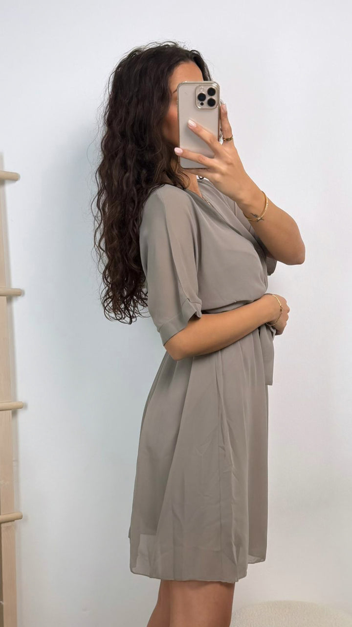 CHIFFON Kleid mit kurzen Ärmeln / taupe Art.15136