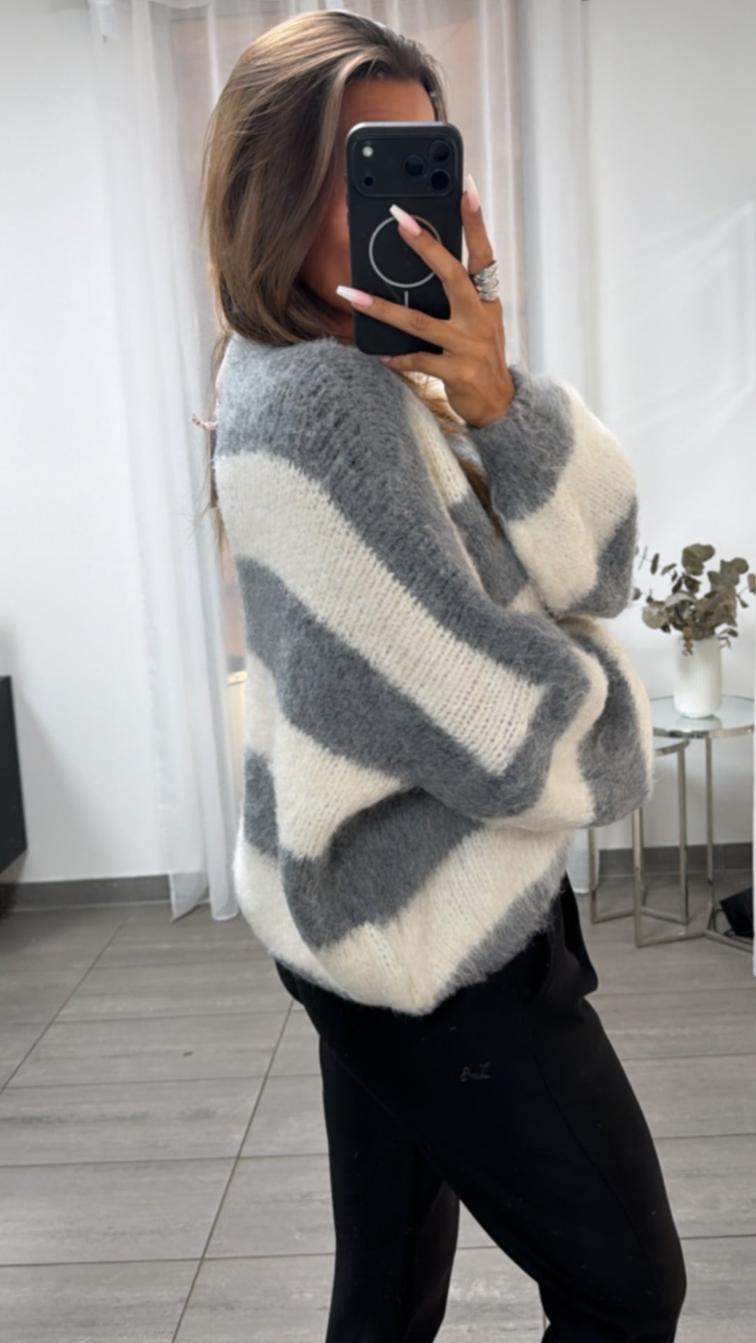Kuscheliger Cardigan mit Streifen / grau - creme Art.16320
