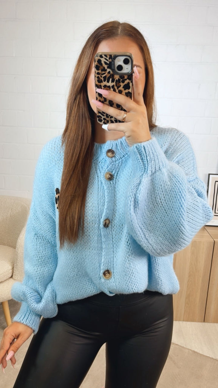 Strick Cardigan mit Leo Herz / hell blau Art. 12531