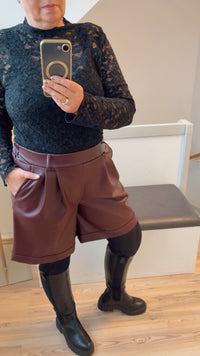 GENARBTE Lederlook Shorts / bordeaux rot Art. 16627