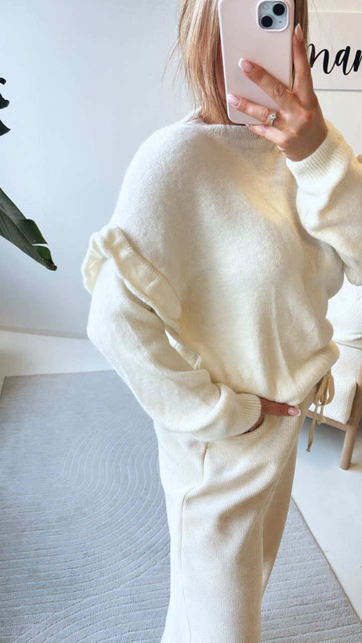 Strick Pullover mit Volant Naht / wollweiss Art. 8812