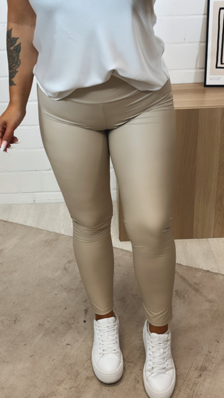 DÜNNE High Waist Lederlook Leggings / helles beige Art. 11238
