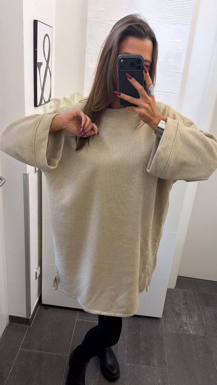 ultra oversize Sweat Kleid mit seitlichen Schlitzen, gefüttert / beige Art. 16517