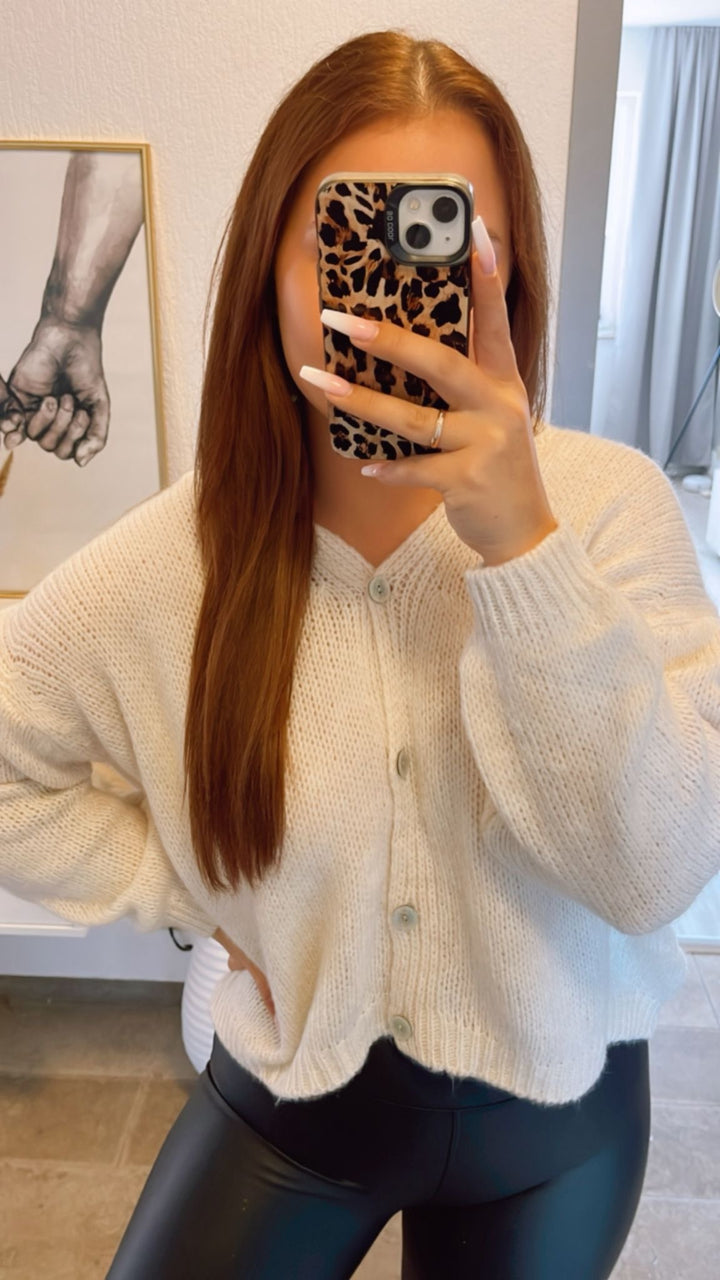 schlichter Strick Cardigan mit Perlmutt Knöpfen / wollweiss Art. 12418